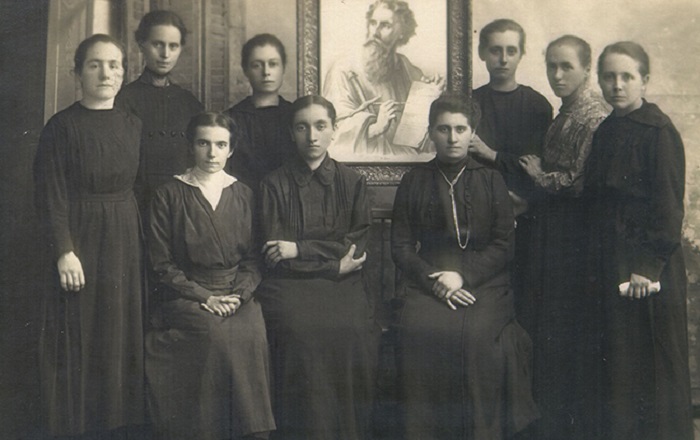 Young women printers in Susa, Italy